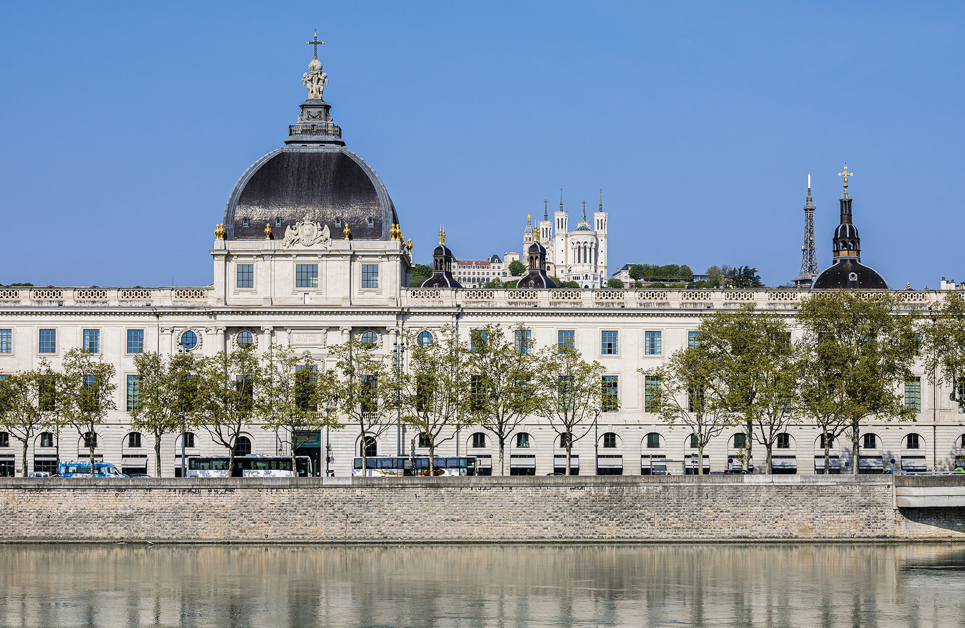 Le Grand H&ocirc;tel-Dieu au bord du Rh&ocirc;ne