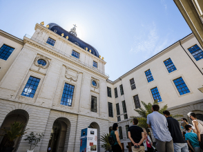 Guided tour in the Grand Hôtel-Dieu © Brice Robert / ONLYLYON Tourisme