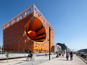 Le Cube Orange &agrave; la Confluence &copy; www.b-rob.com / Jakob + MacFarlane architectes