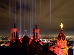 Les toits de Fourvière, vue nocturne © Barth Lafont
