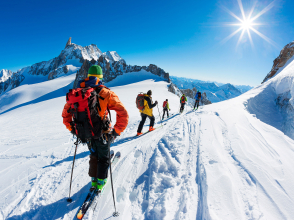ski de randonnée à Chamonix © Roberto Caucino / Shutterstock 398017603