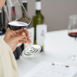 Dégustation © Microgen / Shutterstock 2298107567