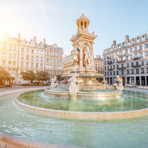 Place des jacobins © Ross helen / Shutterstock 670146328